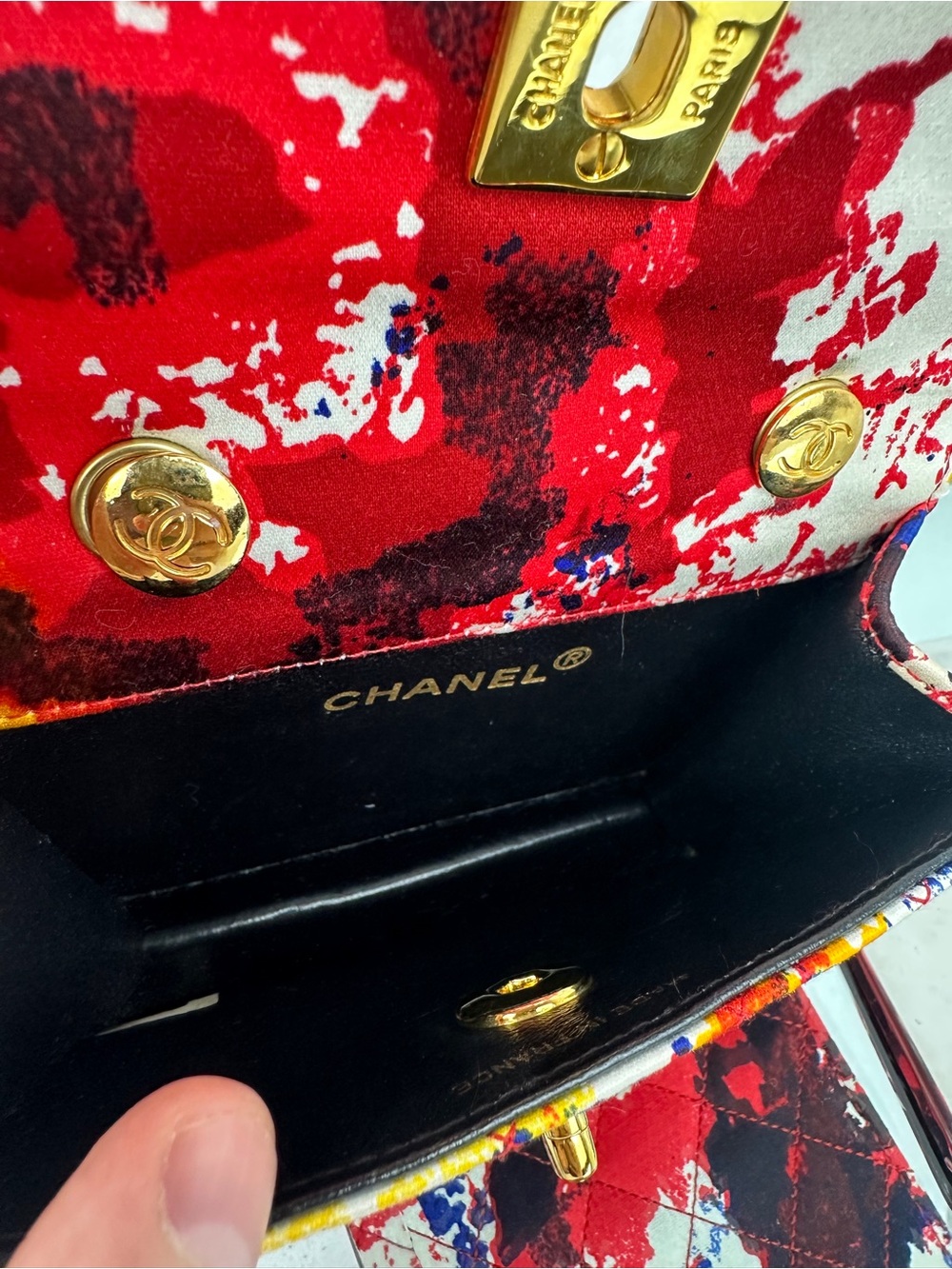 CHANEL Graffiti Watercolor Matelassé Satin Flap / Crossbody Bag – Limited Ed. - Picture 7 of 11